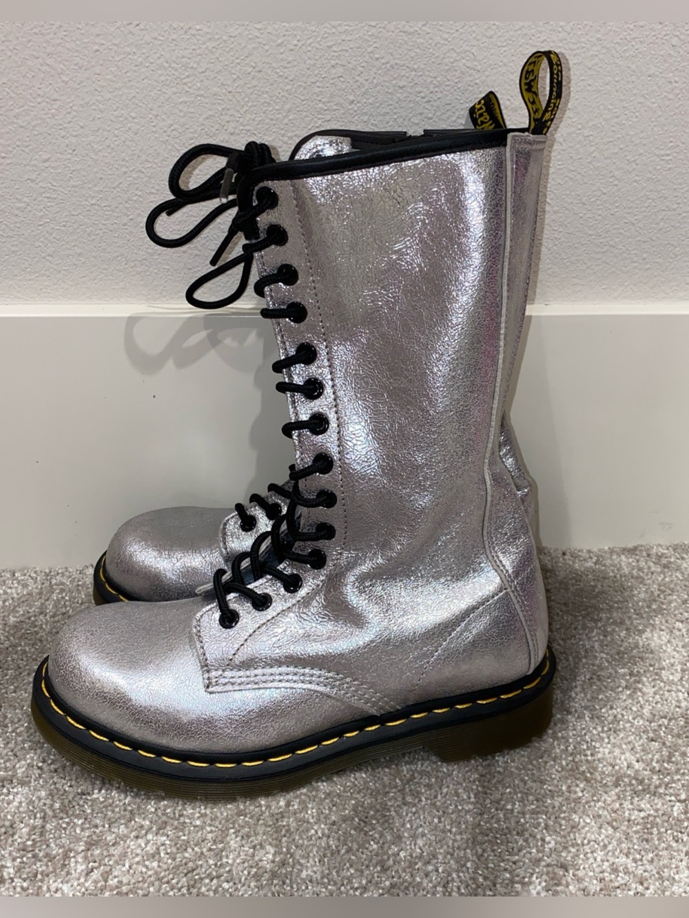 Dr Martens 1B99 Boots Metallic Silver 14 Eyelet Lace Up Inside Zipper Women’s 7